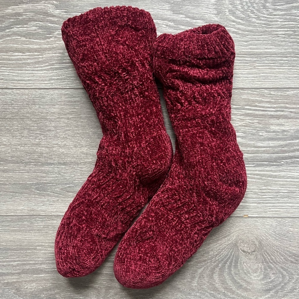 Burgundy Women’s White Sherpa Chenille Warm Cozy Comfy Winter Slipper Socks